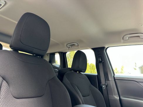 Used 2020 Jeep Renegade Altitude AWD/4WD image 16