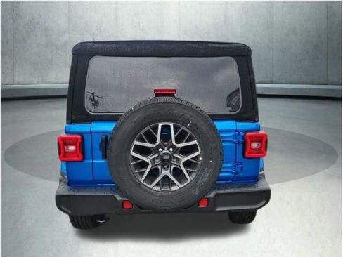 Used 2024 Jeep Wrangler Sahara AWD/4WD image 11