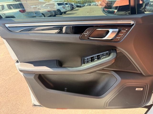 Used 2024 Porsche Macan AWD/4WD image 7