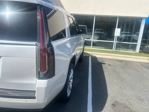 Used 2019 Cadillac Escalade Premium Luxury AWD/4WD image 3