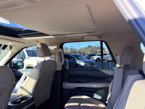 Used 2023 Ford Expedition Max Limited image 9