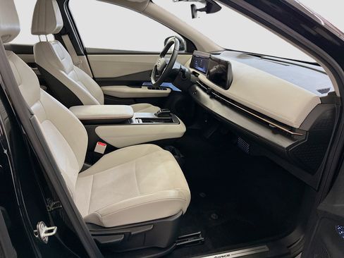 Used 2023 Nissan Ariya AWD image 32