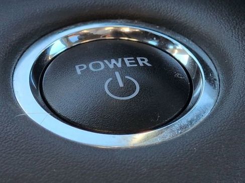 Used 2023 Toyota Highlander XLE image 18