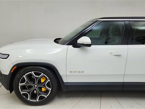 Used 2024 Rivian R1S Adventure image 4