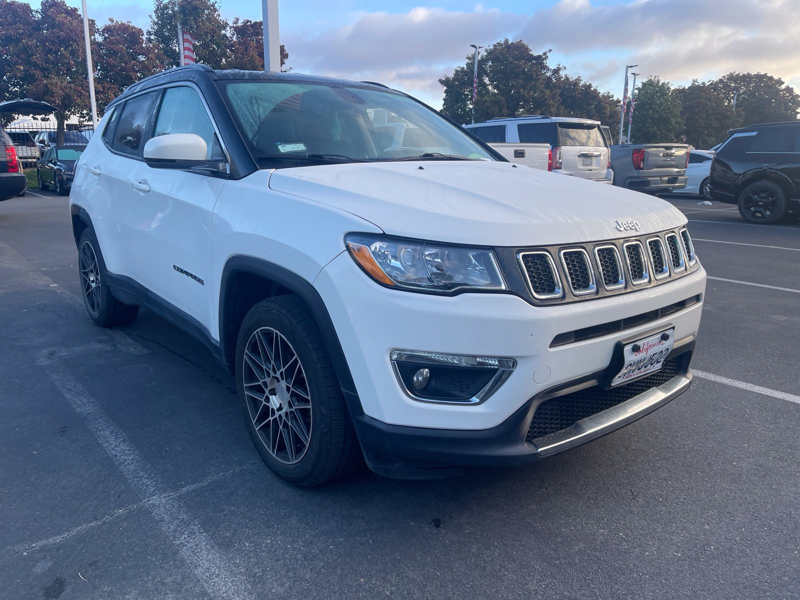 Used 2019 Jeep Compass Limited FWD image 1