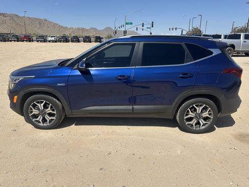 Used 2021 Kia Seltos EX AWD/4WD image 2