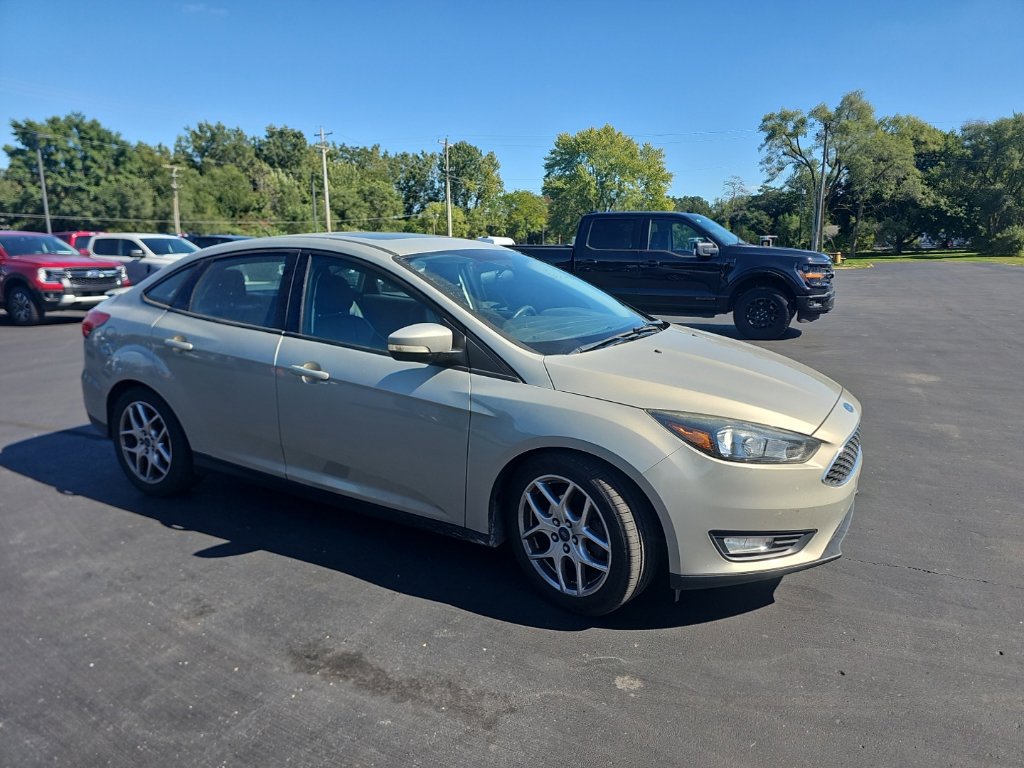 Used 2015 Ford Focus SE w/ Equipment Group 201A FWD image 4