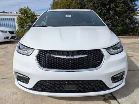 New 2026 Chrysler Pacifica Select image 9