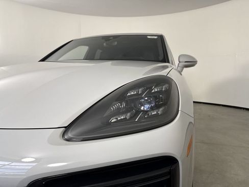 Certified 2023 Porsche Cayenne Turbo AWD/4WD image 11