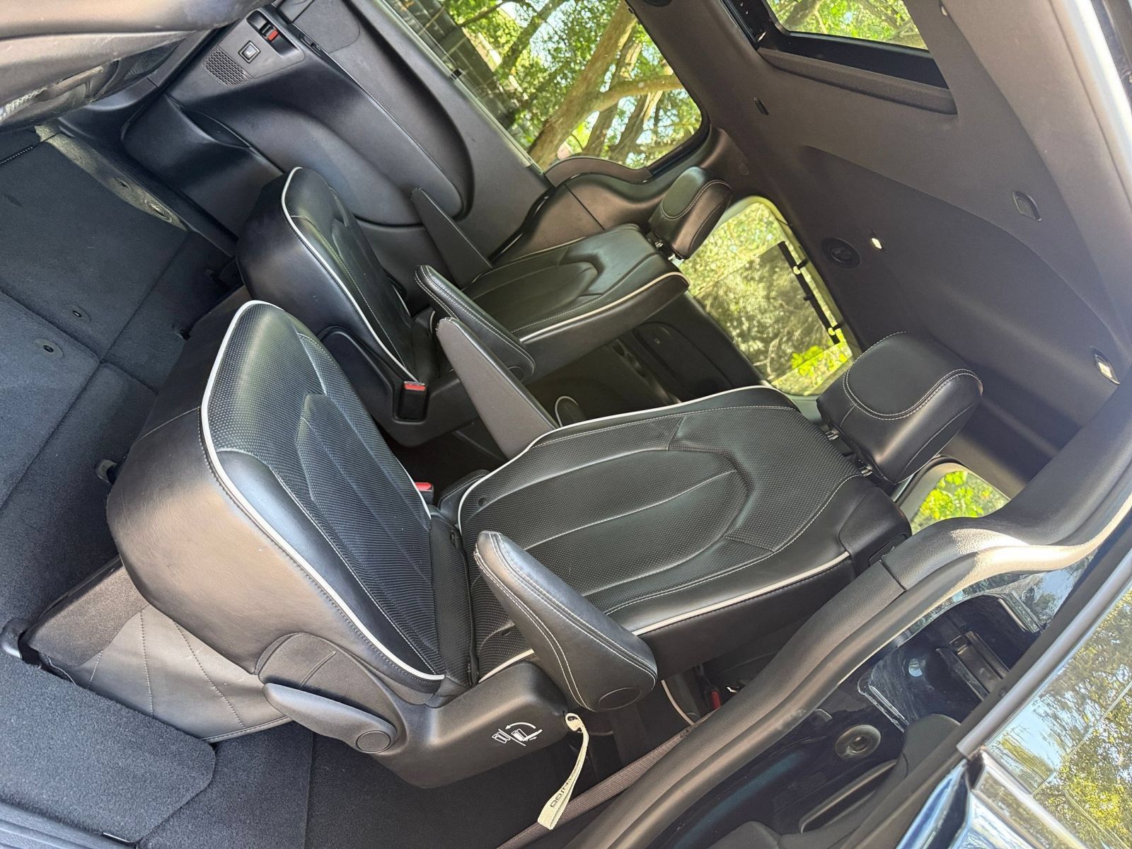 Used 2025 Chrysler Pacifica Limited FWD image 37