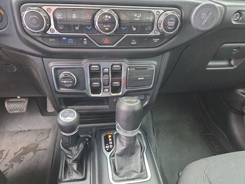 Used 2023 Jeep Wrangler Unlimited w/ Cold Weather Group image 9