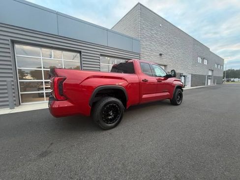 Used 2022 Toyota Tundra SR5 w/ SR5 Convenience Package AWD/4WD image 7
