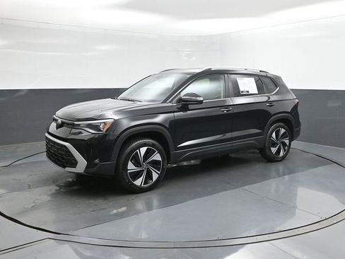 Used 2025 Volkswagen Taos SE AWD/4WD image 34