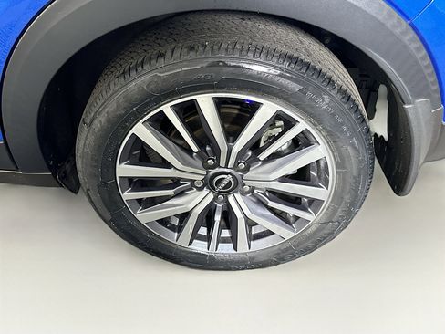 Used 2024 Nissan Kicks SV image 11