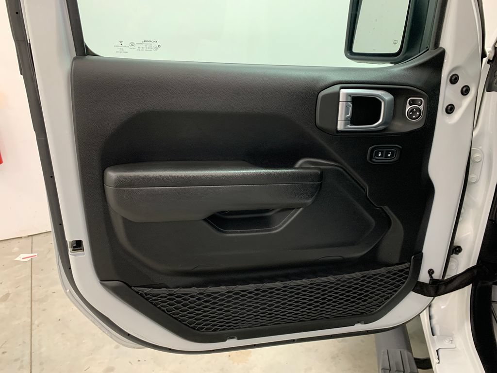 Used 2023 Jeep Gladiator Sport AWD/4WD image 18