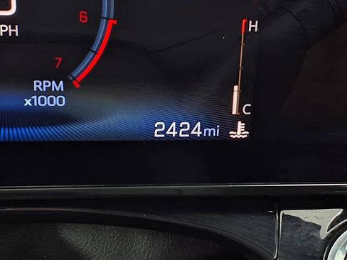 Used 2025 Chevrolet Trax RS w/ Sunroof Package image 26