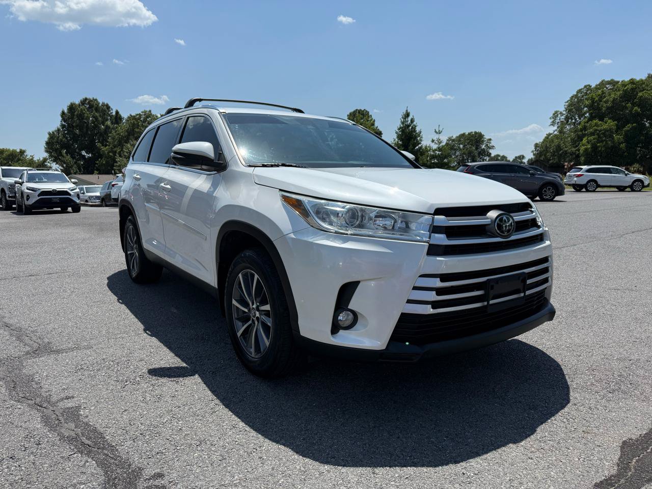 Used 2019 Toyota Highlander XLE AWD/4WD image 8