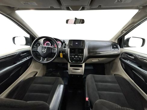 Used 2018 Dodge Grand Caravan SE FWD image 17