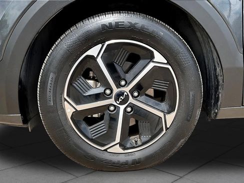 Used 2023 Kia Niro EX image 11