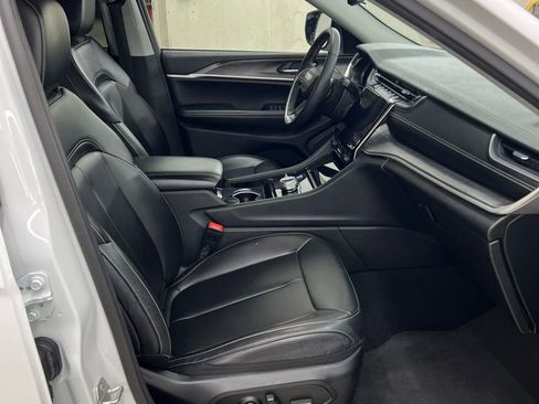 Used 2023 Jeep Grand Cherokee L Limited AWD/4WD image 7