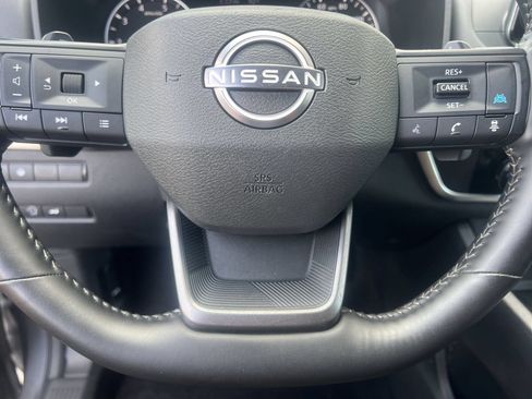 Used 2025 Nissan Rogue SV AWD/4WD image 8