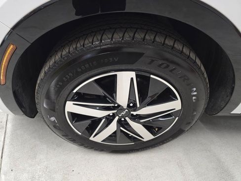 Used 2022 Kia Sorento S w/ Panoramic Sunroof Package FWD image 9