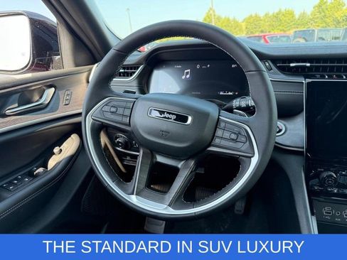 New 2025 Jeep Grand Cherokee Limited w/ Black Appearance Package image 8