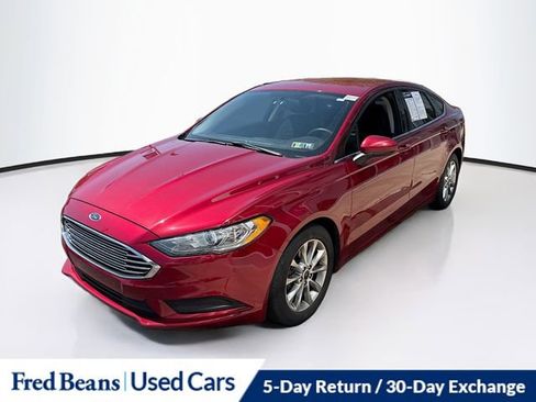 Used 2017 Ford Fusion SE w/ Fusion SE Technology Package FWD image 3