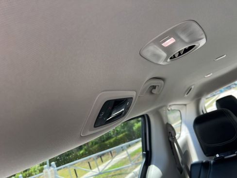 Used 2023 Chrysler Pacifica Touring-L FWD image 39