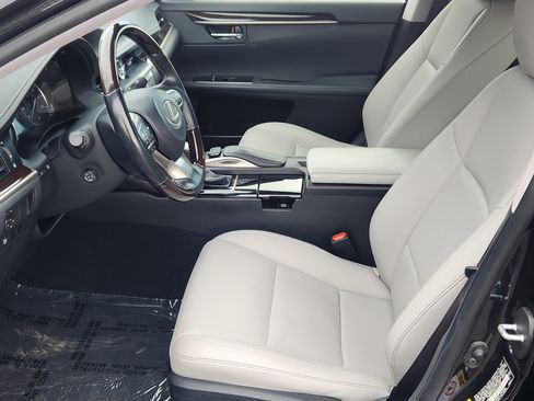 Used 2018 Lexus ES 300h image 13