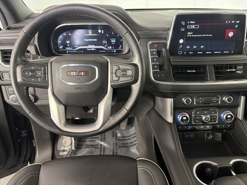 Used 2022 GMC Yukon SLT AWD/4WD image 3