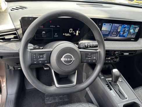 Used 2026 Nissan Kicks SV FWD image 27