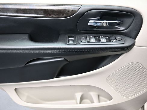 Used 2016 Dodge Grand Caravan SXT w/ Rear Park Assist Package image 10