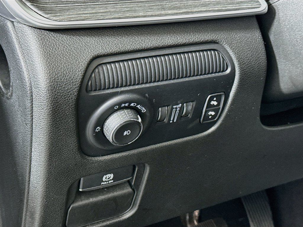 Used 2024 Jeep Wagoneer L Series II w/ Flexible Seating Group AWD/4WD image 10