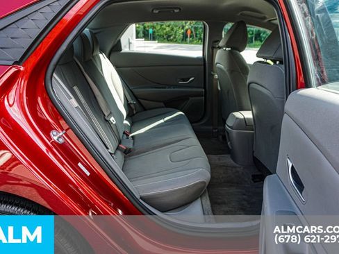 Used 2024 Hyundai Elantra SEL FWD image 21