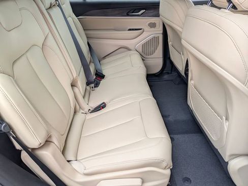 New 2026 Jeep Grand Cherokee L Limited AWD/4WD image 39