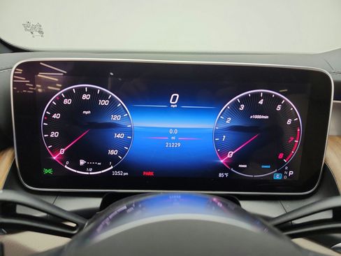 Used 2024 Mercedes-Benz GLC 300 image 10