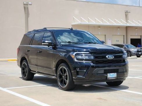 Used 2023 Ford Expedition Limited RWD image 3