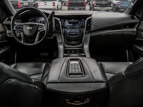 Used 2017 Cadillac Escalade Platinum AWD/4WD image 30