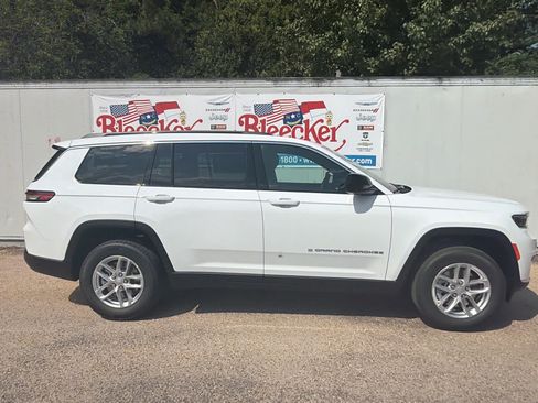 New 2026 Jeep Grand Cherokee L Laredo w/ Trailer Tow Package RWD image 2