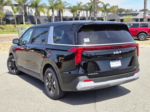 New 2026 Kia Carnival LXS FWD image 10
