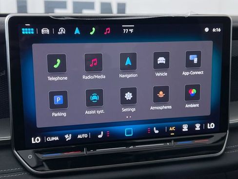 New 2025 Volkswagen Tiguan SE image 18