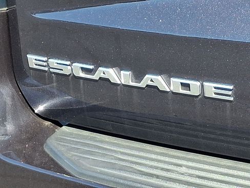 Used 2022 Cadillac Escalade Premium Luxury image 60