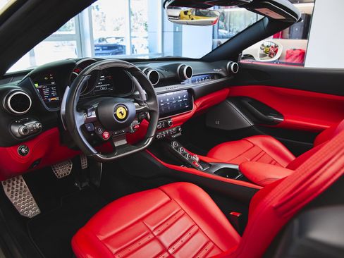 Used 2023 Ferrari Portofino M image 9