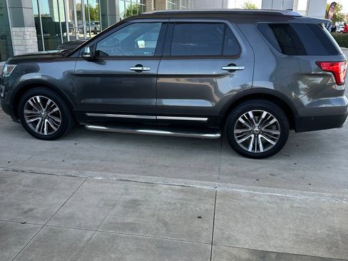 Used 2017 Ford Explorer Platinum AWD/4WD image 6