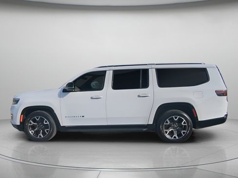 Used 2023 Jeep Wagoneer L Series III w/ Preferred Equipment Group image 18