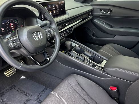 Used 2025 Honda Accord Sport image 4