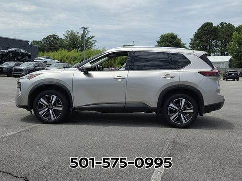 Used 2025 Nissan Rogue SL FWD image 2
