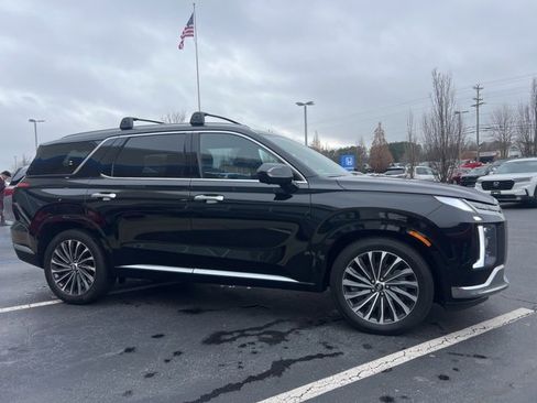 Used 2023 Hyundai Palisade Calligraphy image 4