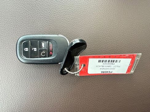 Used 2023 Honda Pilot Elite image 4